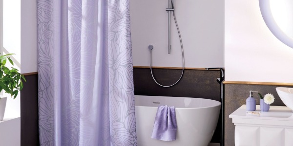Comment choisir son rideau de douche ? Dimensions, matières et anneaux